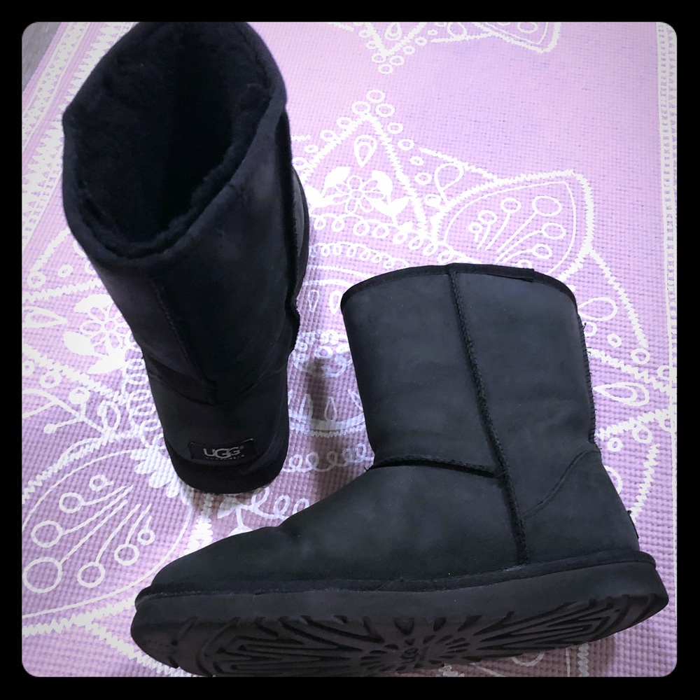 UGG Women’s Classic Short Boots